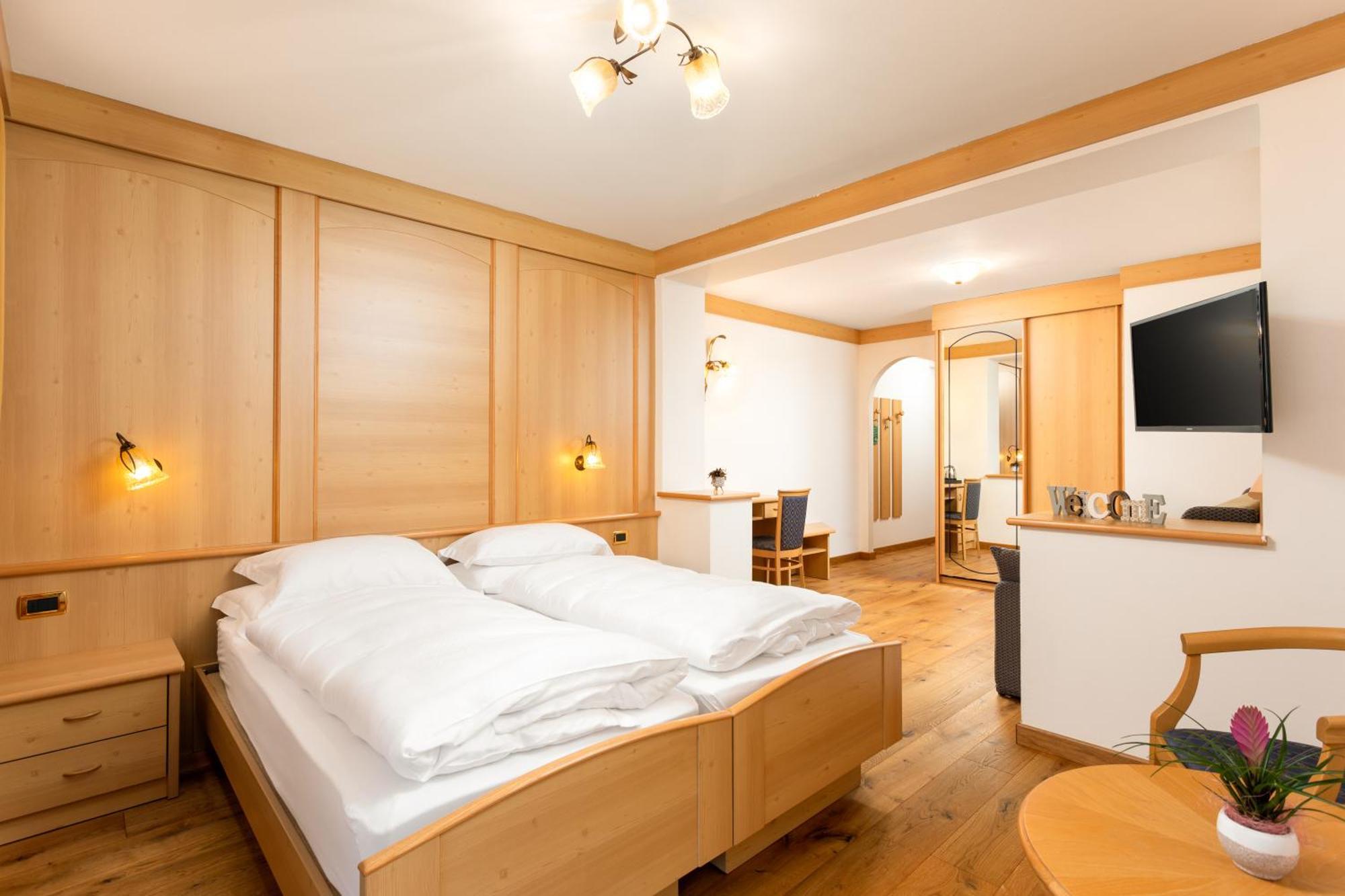 Hotel Pareda كنازاي المظهر الخارجي الصورة